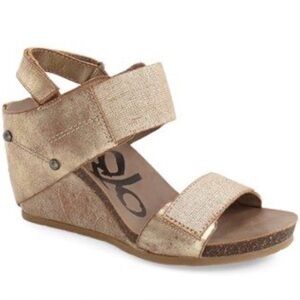 OTBT Tan/Metallic Strap Sandals